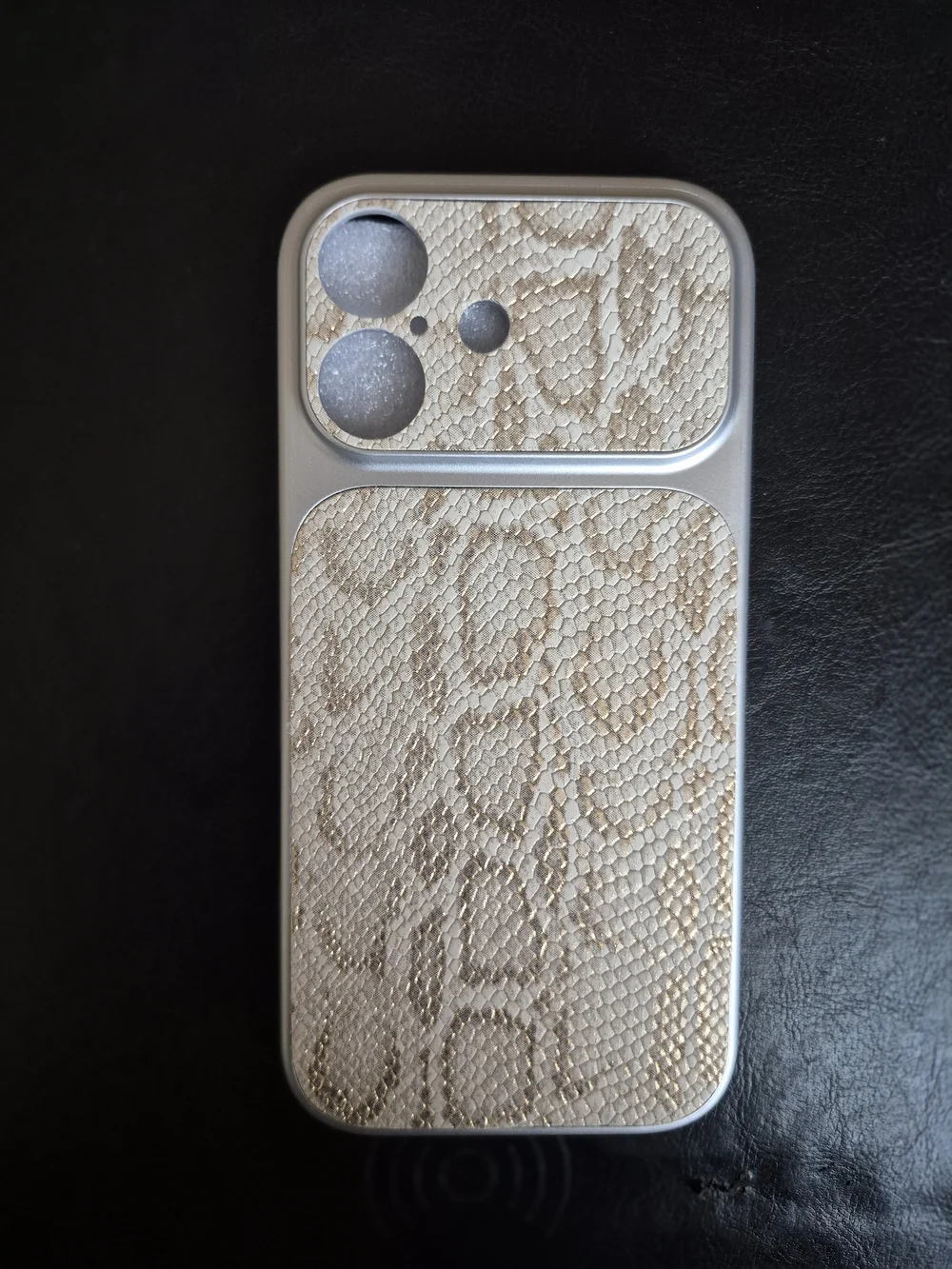 IPhone 17 Snake-Pattern Reptile Phone Case - Cream Silver